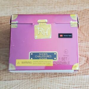 MGA Entertainment Rainbow High Mini Accessories Studio Shoes Sealed Pink Box